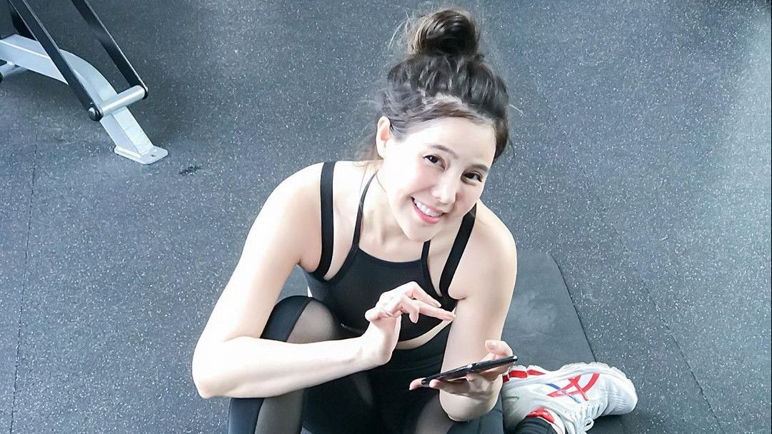 Pakai Celana Tembus Pandang, Selebgram Ini Tetap Pede Workout di Gym