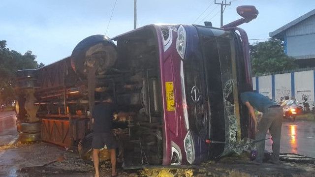 Bus di Sukabumi Kecelakaan Tunggal, Diduga Terkejut Ada Mobil Potong Lajur Mendadak