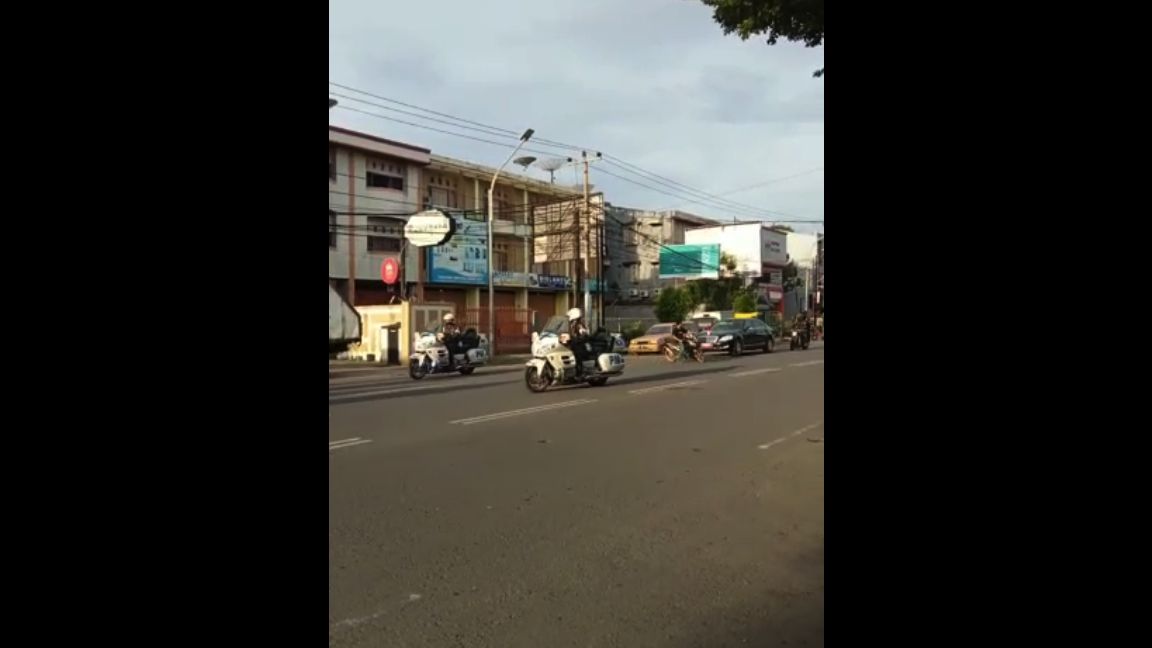 Istana Jelaskan Nasib Pemotor Ugal-ugalan yang Nyaris Tabrak Mobil Jokowi di Makassar