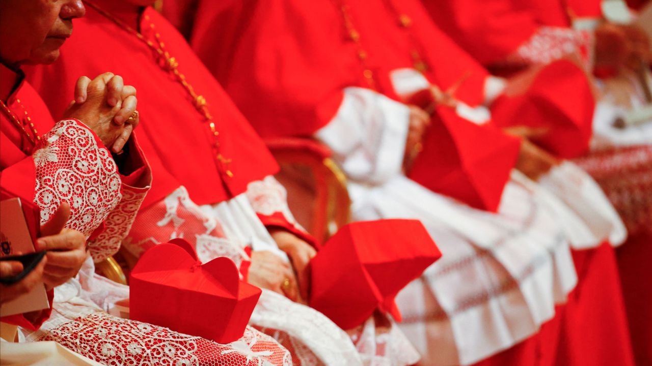 Jelang Konklaf, Kardinal Jalani Misa Tertutup di Basilika Santo Petrus