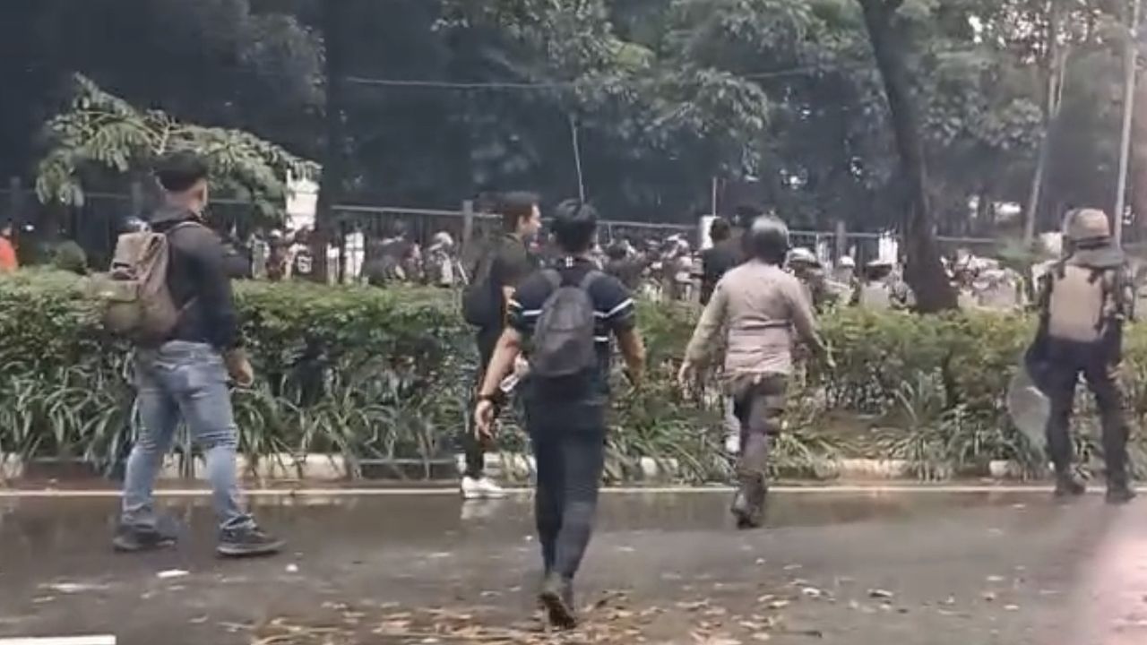 Jurnalis ERA Lawan Balik Polisi yang Nyaris Rampas Ponsel: Dia Narik Saya Minta Hapus Video