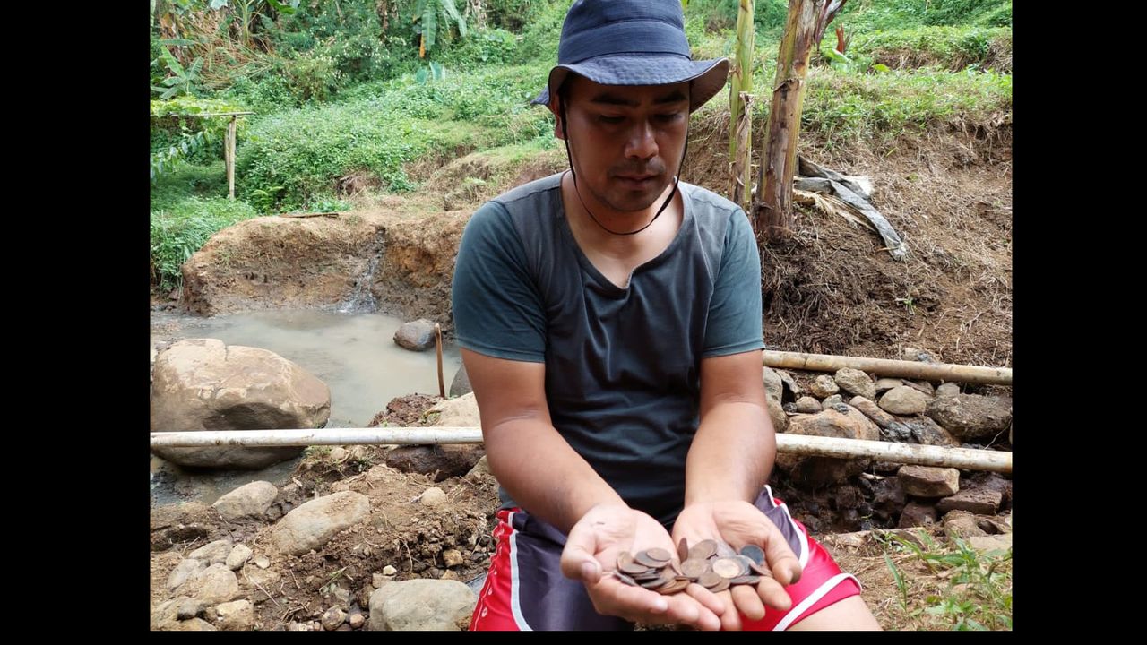 Lagi Kerja Bakti, Pemuda di Bandung Tak Sengaja Temukan Ratusan Koin Kuno Zaman Belanda, Bernilai Sejarah Tinggi