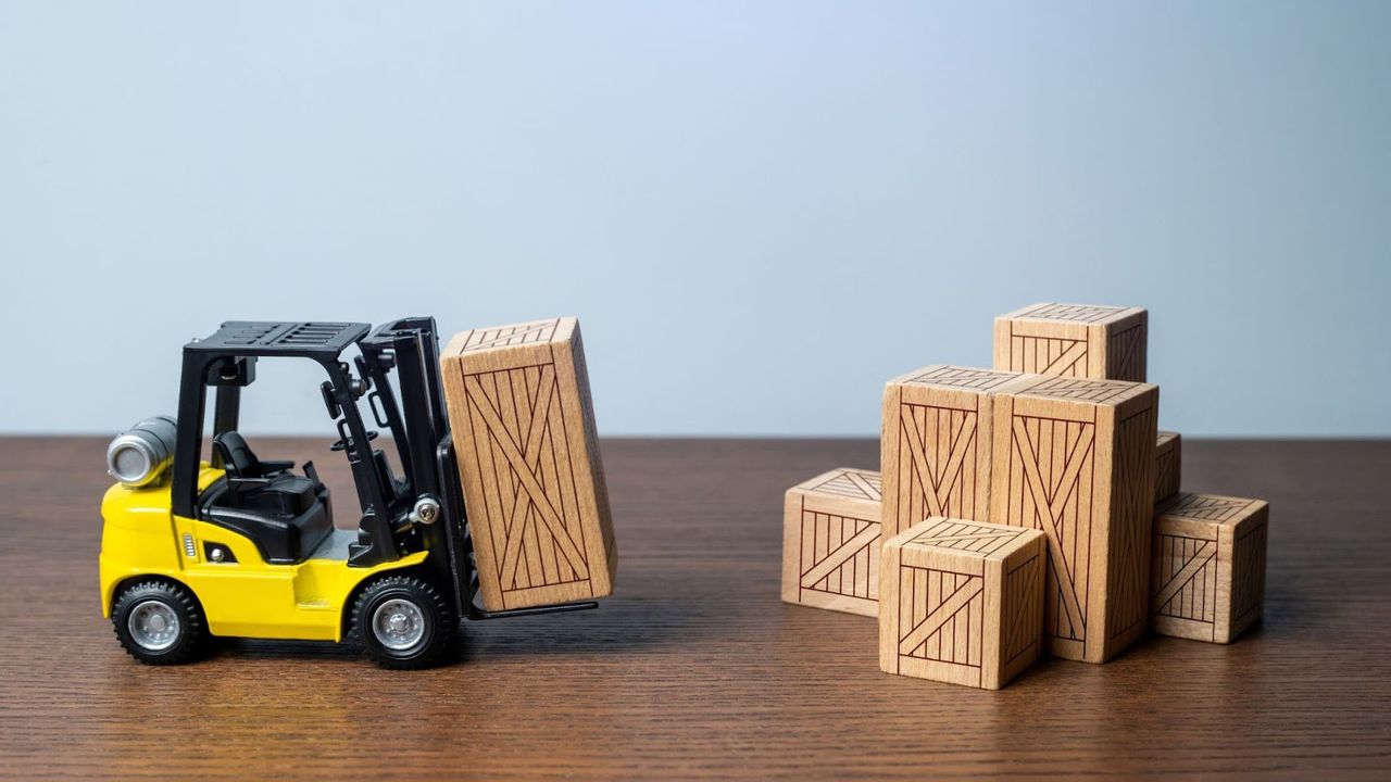 Optimalisasi Manajemen Gudang: Peran Strategis Forklift dalam Rantai Pasok Modern