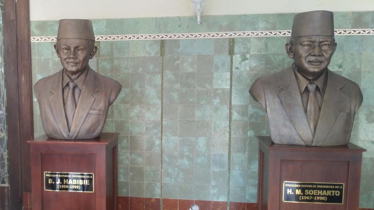 Penampakan Patung Soekarno, Soeharto hingga SBY di Rumah Gibran, Dipajang di Teras Loji Gandrung