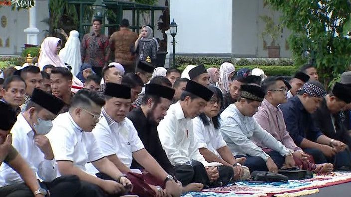 Salat Iduladha di Istana Yogyakarta, Jokowi Ditemani Ketua MK