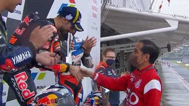 Jadi Juara MotoGP, Miguel Oliveira Dedikasikan Kemenangannya untuk Orang Indonesia Bernama Risman, Siapa Dia?