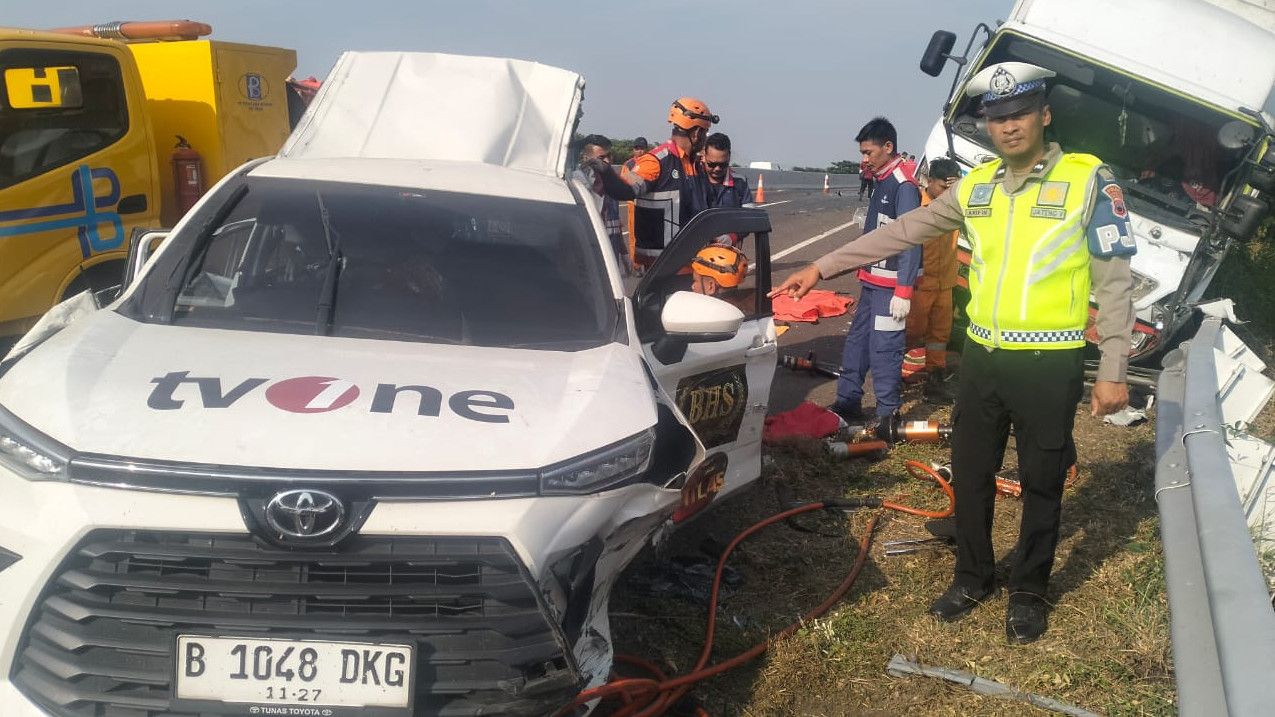 3 Kru TVone Tewas di Tol Batang-Pemalang, Polisi Langsung Olah TKP