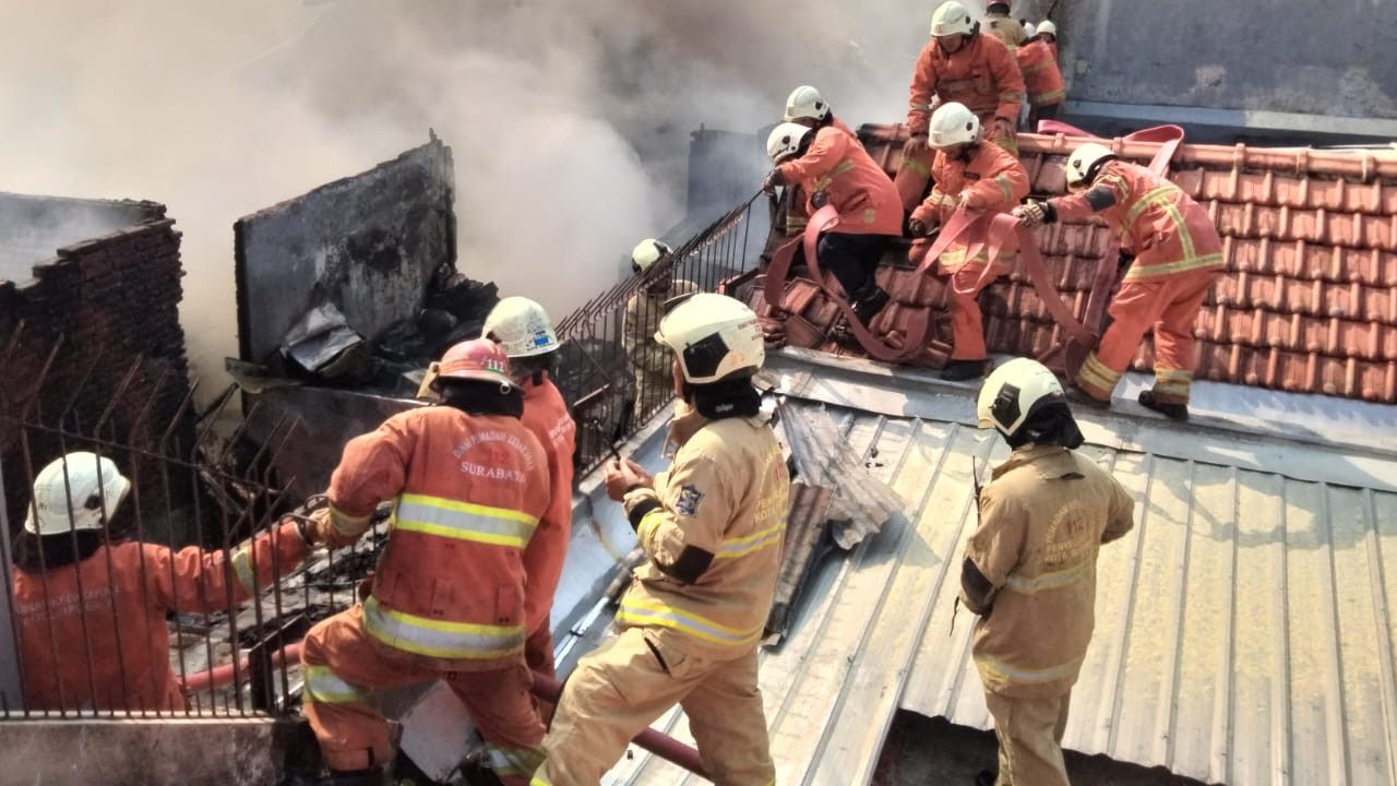 Tiga Rumah Hangus Terbakar di Darmo Surabaya, Satu Korban Alami Luka Bakar