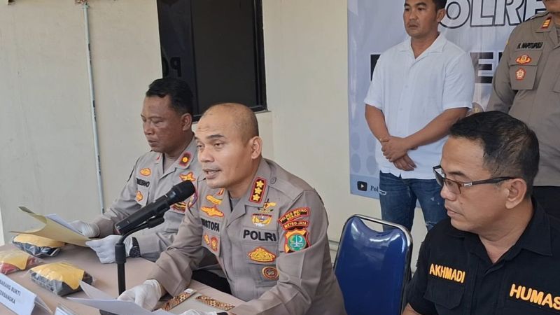 Polisi Tangkap Badut Mesum di Bekasi, Sempat Kabur ke Atap Rumah Warga