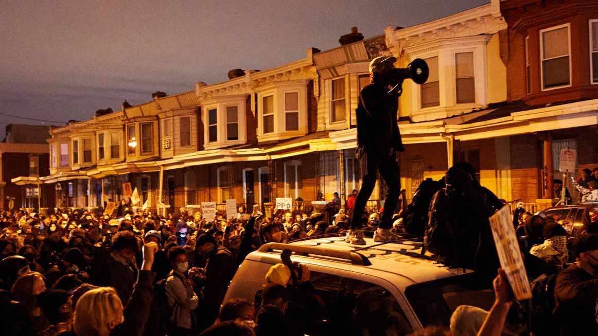 Tembak Mati Warga Kulit Hitam, Polisi West Philadelphia AS Jadi Sasaran Rusuh