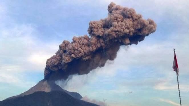 10 Orang Tewas Akibat Tertimpa Batu Besar Letusan Gunung Lewotobi Flores Timur NTT