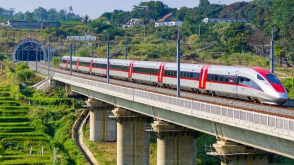 PT KAI Terancam Bangkrut karena Beratnya Beban Utang Proyek Kereta Cepat Whoosh