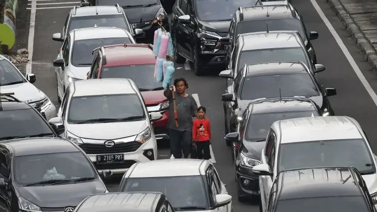 Kantong Parkir Terbatas, Polisi Imbau Pengunjung PRJ Kemayoran Gunakan Transportasi Umum