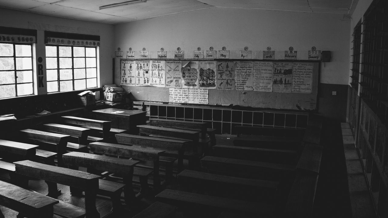 Sekolah di Prancis Kembali Buka, Heningkan Cipta untuk Guru Korban Pembunuhan