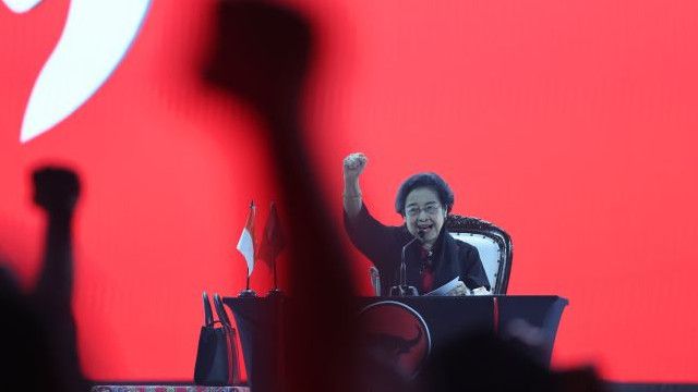 Tantang Penyidik KPK yang Periksa Hasto, Megawati: Memangnya Dia Siapa? Hadapi Aku!