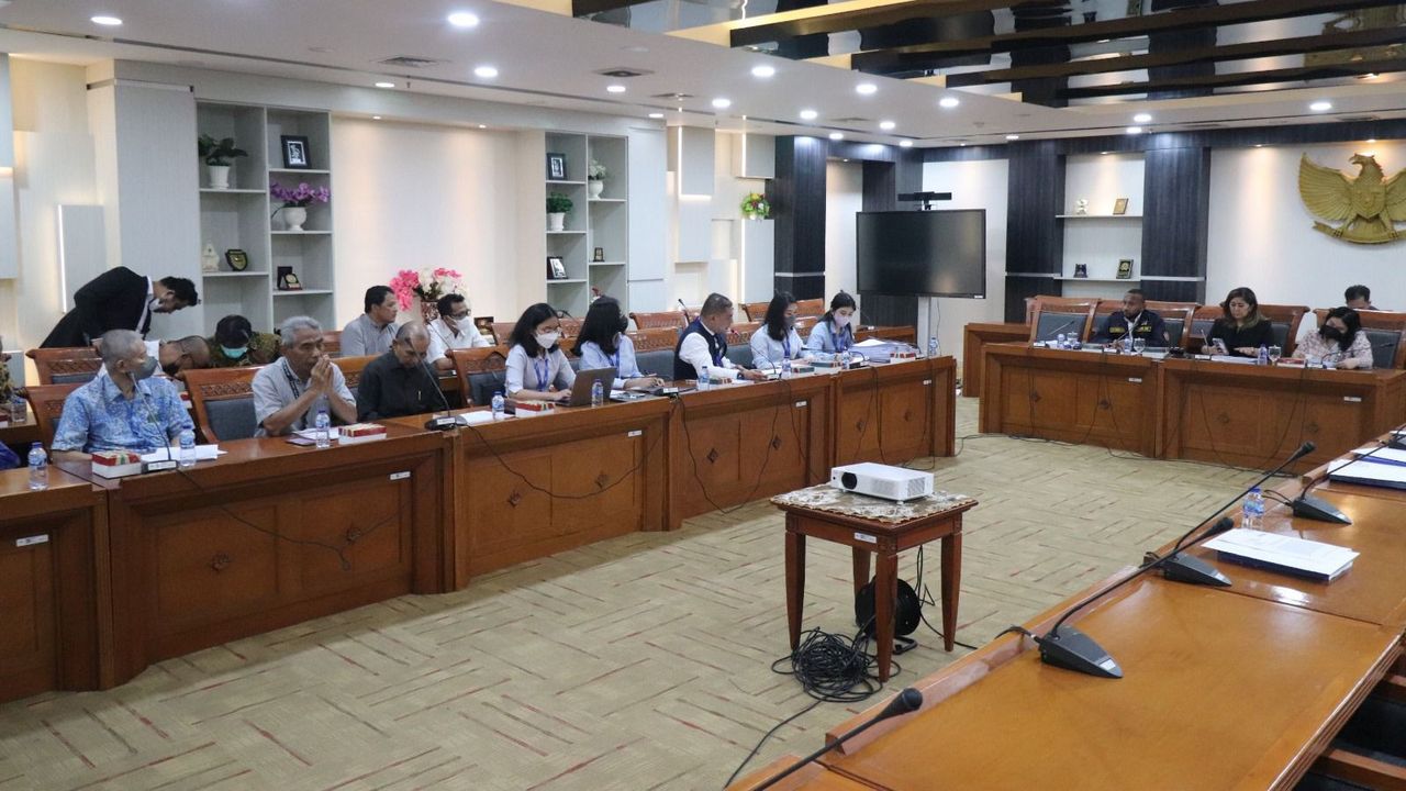 Bakal Direlokasi Paksa, Purnawirawan TNI AD dan Warga Pos Pengumben Ngadu ke Komisi I DPR RI