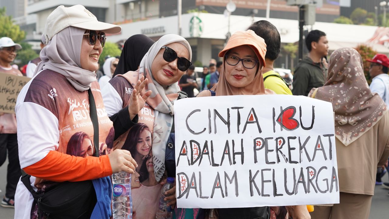 Leo Pictures Rayakan Jalan Sehat Bersama Ibu Saat Car Free Day di Jakarta