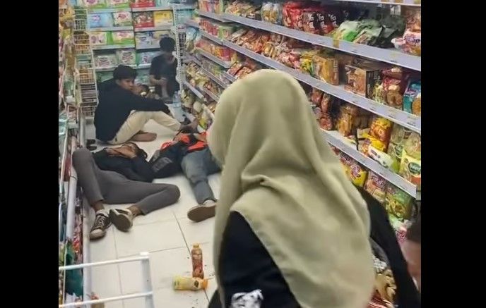 Rombongan Komunitas Motor Kotori dan Jadikan Indomaret Nganjuk Tempat Tidur, Kacau!