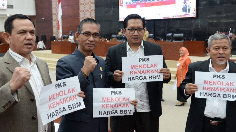 Fraksi PKS DPRD Sumut Gelar Aksi Tolak Kenaikan BBM dalam Rapat Paripurna
