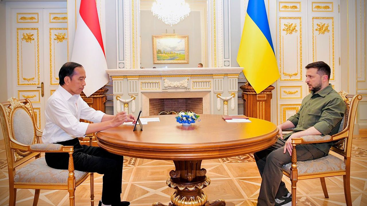 Presiden Jokowi Akhirnya Bertemu Langsung Presiden Ukraina Volodymyr Zelenskyy, Begini Momen Pertemuannya