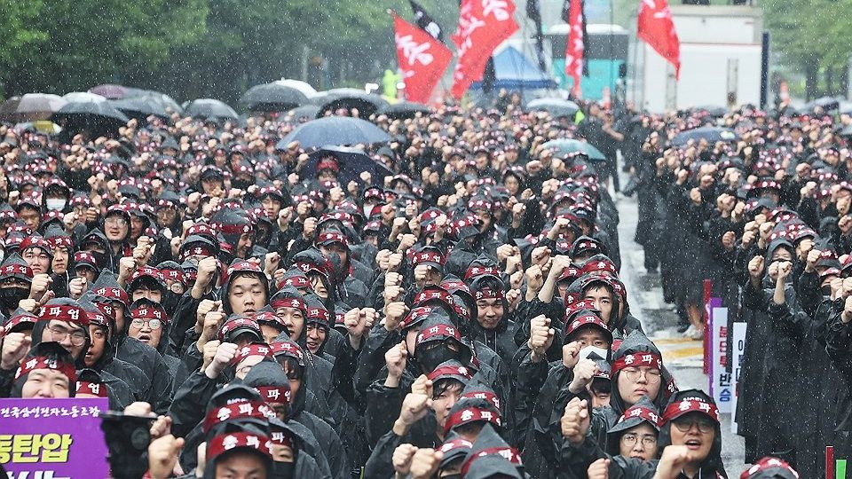 Tuntut Kenaikan Upah hingga Tambahan Cuti, Ribuan Karyawan Samsung Mogok Kerja