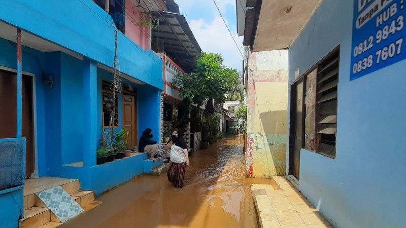 Kali Pesanggrahan Jaksel Meluap, 4 RT di Kampung Baru Terendam Banjir