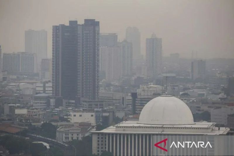 Kualitas Udara DKI Buruk, Jokowi Panggil Menteri LHK Siti Nurbaya