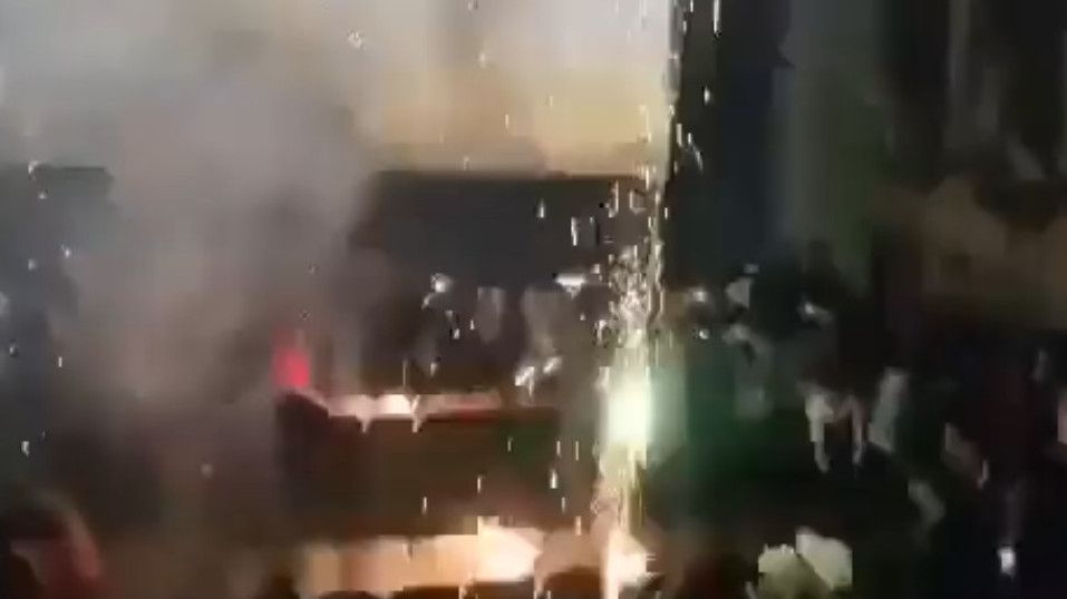 Viral! Aksi Penggemar Salman Khan Nyalakan Kembang Api di Bioskop, Muncul dari Bawah Kursi dan Timbulkan Kepanikan