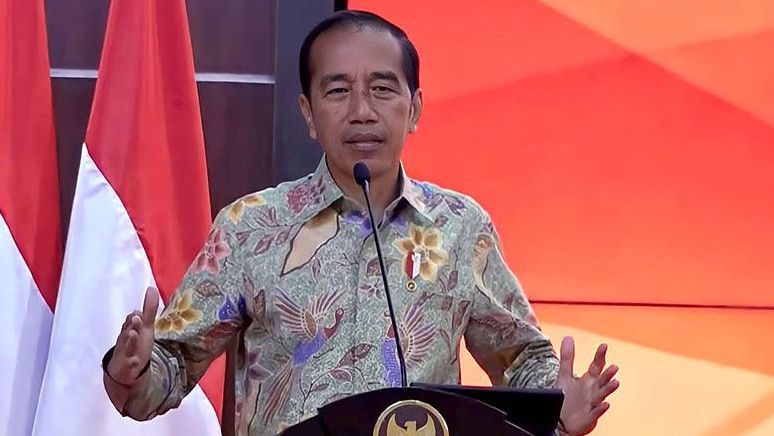 PPKM Dicabut, Jokowi Minta Sandiaga hingga Luhut Serahkan Laporan soal Investasi dan Pariwisata
