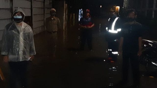 Hujan Deras Mengguyur Jakarta, Kali Krukut di Cilandak Meluap