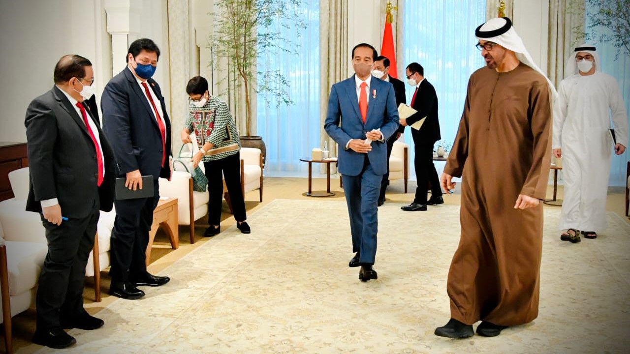 Temani Jokowi Kunker ke Persatuan Emirat Arab, Menko Airlangga: Kedua Negara Sepakat Tingkatkan Kerja Sama Perdagangan dan Investasi
