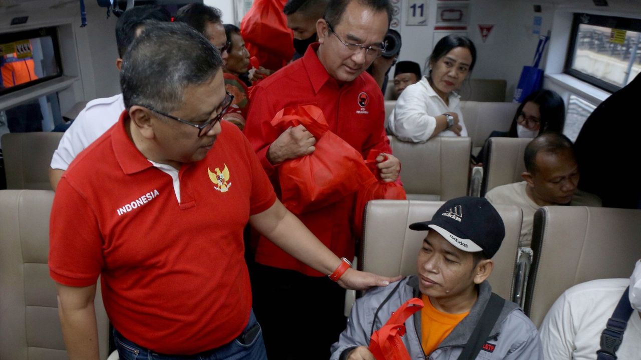 Lepas Pemudik di Stasiun Senen, PDIP: Bentuk Apresiasi Pemerintahan Pak Jokowi