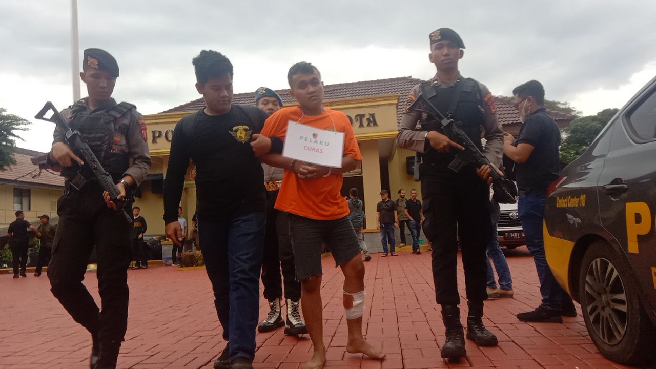 Todong Warga Pake Pistol, Polisi Tembak Pelaku Pencurian di Bogor