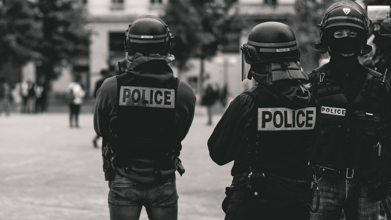 Pesta Langgar Lockdown di Prancis, Dibubarkan Polisi dengan Granat