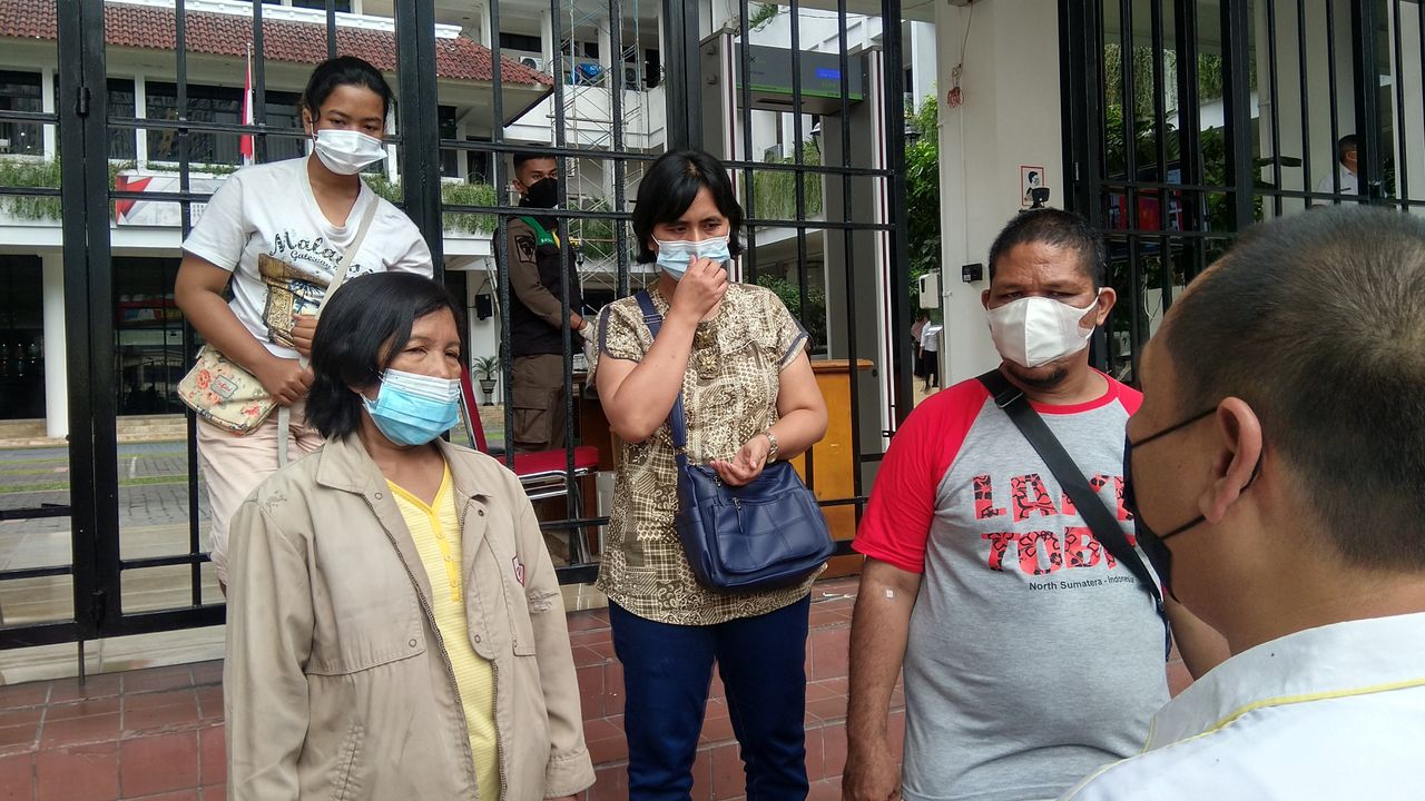 Tak Kunjung Disuntik Vaksin Kedua, Warga Medan Polonia Geruduk Kantor Bobby Nasution