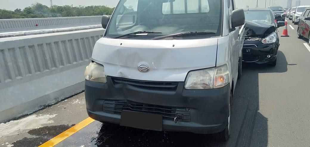 Akibat Rem Mendadak, Lima Kendaraan Kecelakaan Beruntun di Tol Jakarta-Cikampek