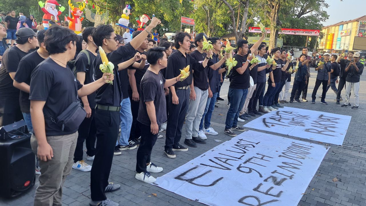 Momen Mahasiswa dari Beragam Kampus Ajak Gibran Berdebat di Balai Kota Solo