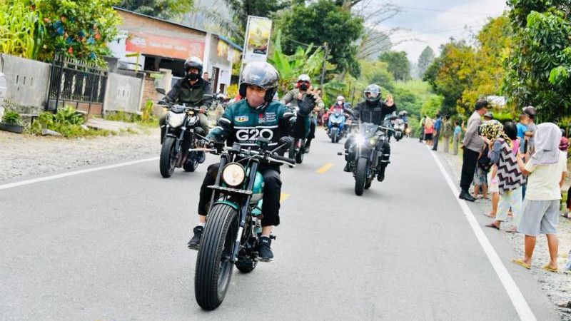 Ditemani Luhut, Jokowi Gas Motor di Simalungun Sumut: Mau Hirup Udara Segar
