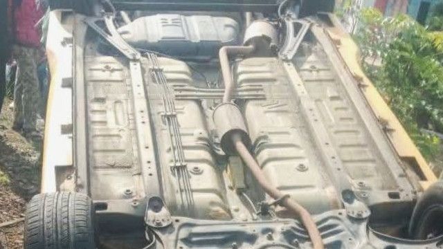 Dipakai Merampok, Mobil Agya Kuning Milik Polisi Dirusak Warga di Takalar