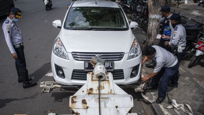 Waspada, Parkir Sembarang di Jalan Sudirman-Thamrin Jakarta Saat Malam Pergantian Tahun Baru Langsung Diderek Dishub