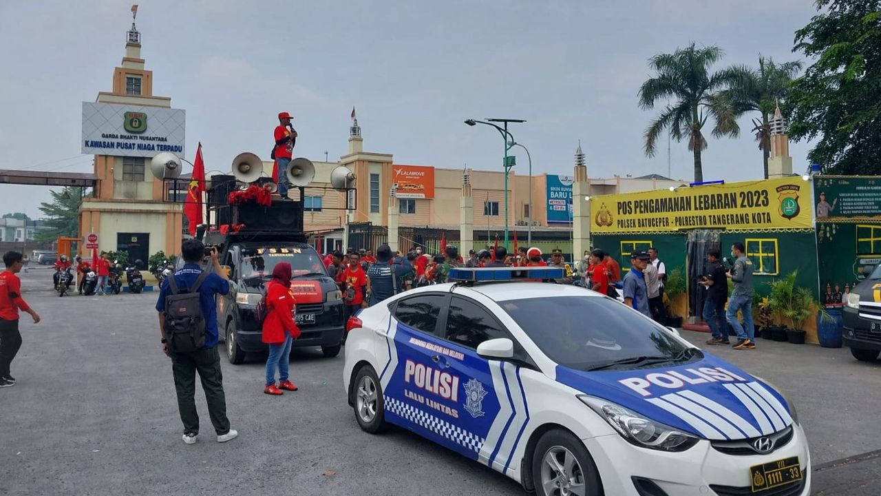 Ratusan Buruh dari Kota Tangerang Dikawal Polisi Sampai Jakarta Peringati May Day