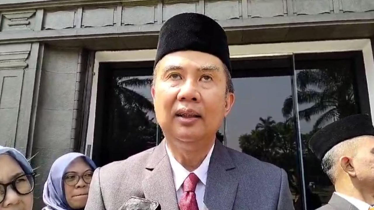 Pj Gubernur Jabar Bey Machmudin Lantik Koswara sebagai Pj Wali Kota Bandung Gantikan Bambang Tirtoyuliono