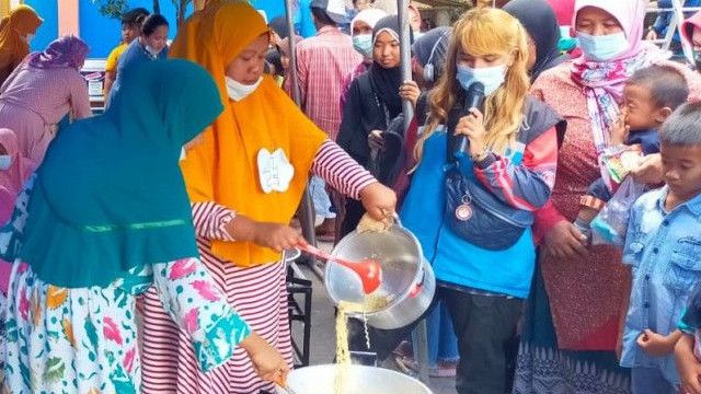 Pulihkan Trauma dan Depresi Bencana, Intip Aksi Ibu-ibu Lomba Masak di Pengungsian Semeru