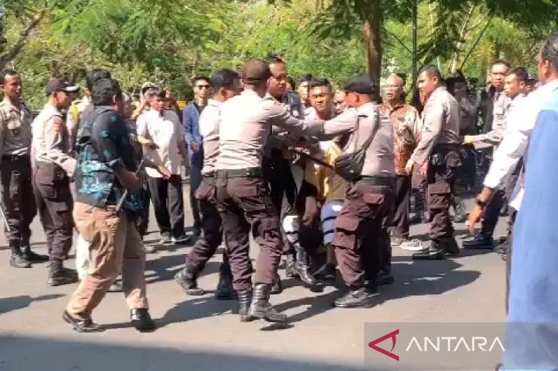 Demonstran di Universitas Mataram Digebuki Satpam, DPRD NTB Tegur Rektor Unram