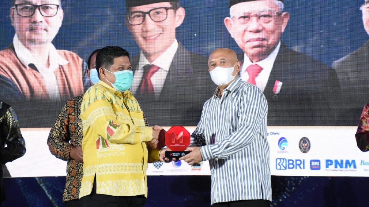 Berhasil Tingkatkan UMKM di Sulsel, Gubernur Andi Sudirman Raih Penghargaan Merdeka Award