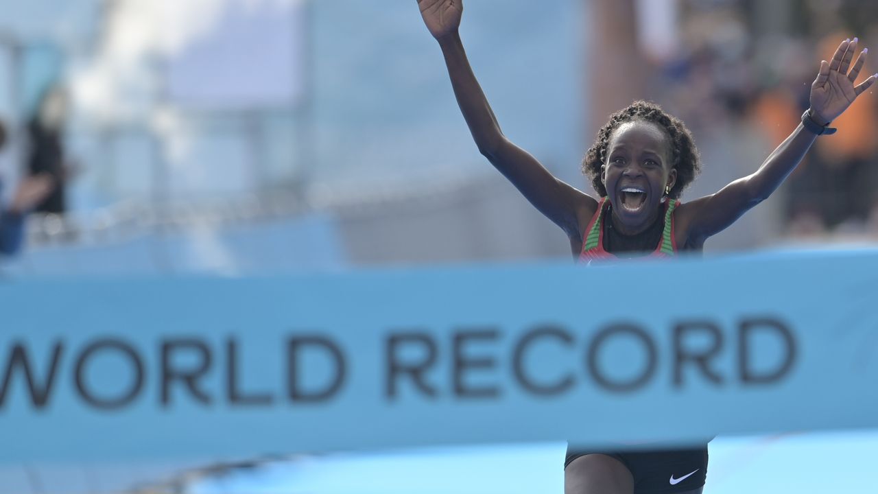 Pelari Kenya Peres Jepchirchir Pecahkan Rekor Dunia Half-Marathon Putri