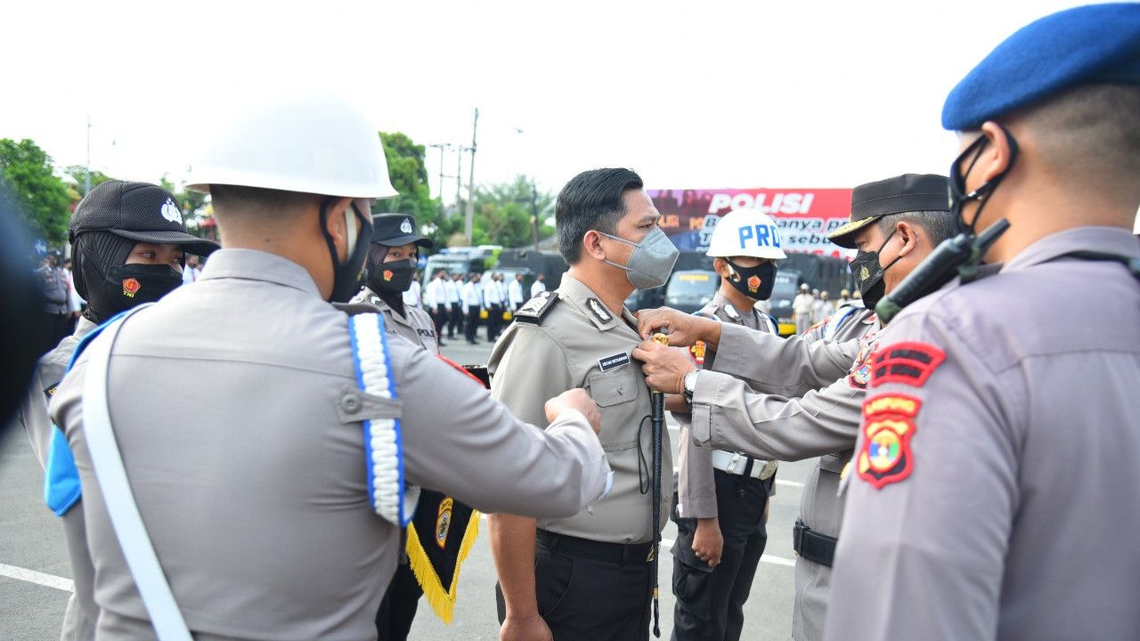 Aksi Oknum Polisi Terlibat Begal Mobil di Lampung, Kapolda Langsung Gelar Upacara Pemberhentian Tidak Dengan Hormat