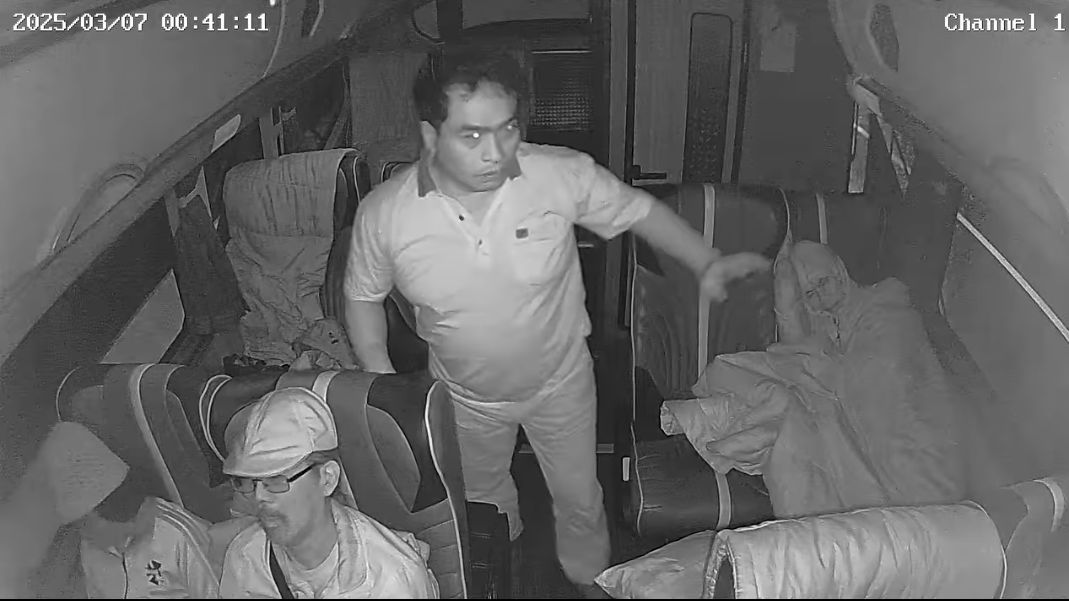 Sindikat Maling Laptop di Bus Tertangkap CCTV Jelang Lebaran, Ini Tampang Pelaku!