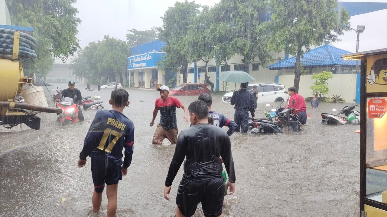 Malam Hari Ini, 17 Ruas Jalan dan 41 RT di DKI Jakarta Terendam Banjir, Duh!