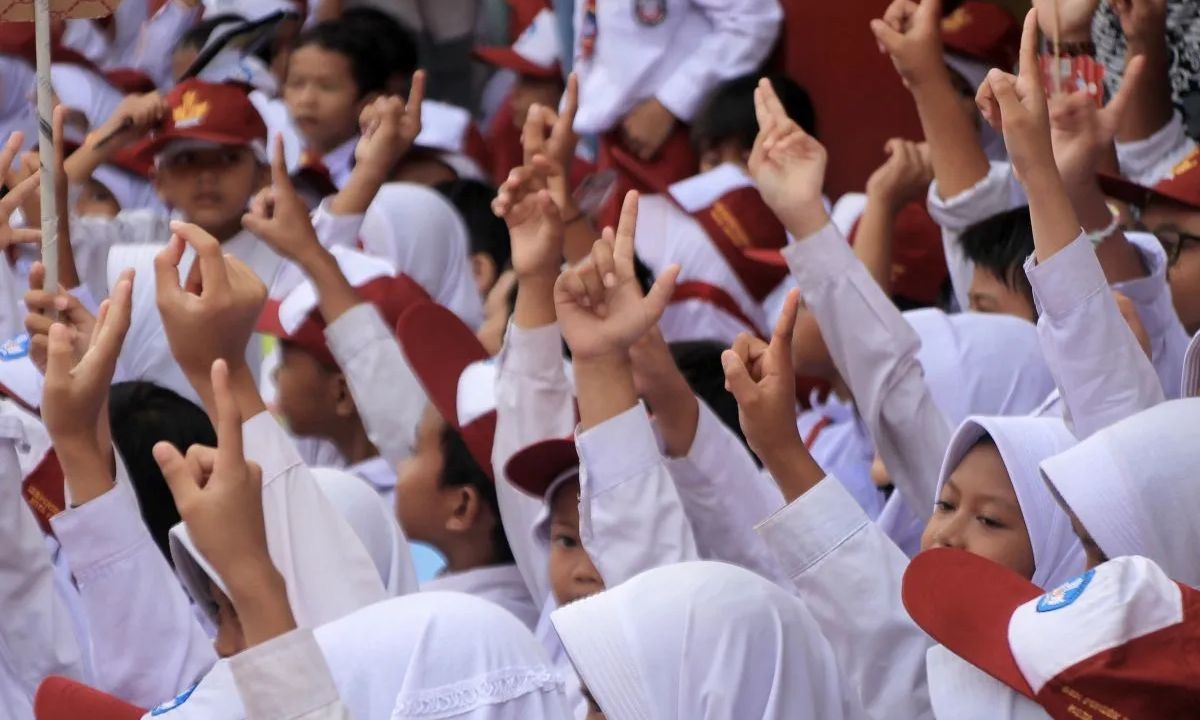 Menko PMK Atur Strategi Bareng Mendikdasmen Tindaklanjuti Putusan MK Soal SD-SMP Gratis